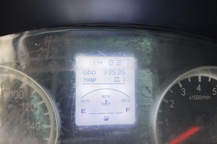 Used Jinbei T5 2023 1.6L Standard Model Double Cab 2.6-Meter Rear Dual Wheels Odometer Close Up
