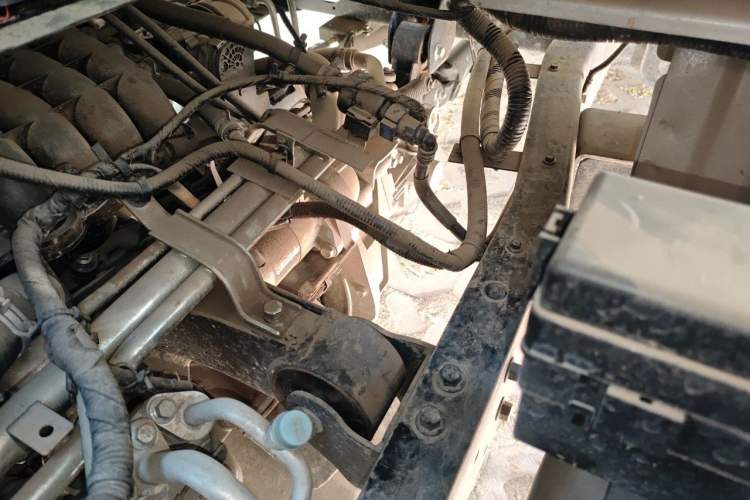 Used Jinbei T50S  Engine Bay Left