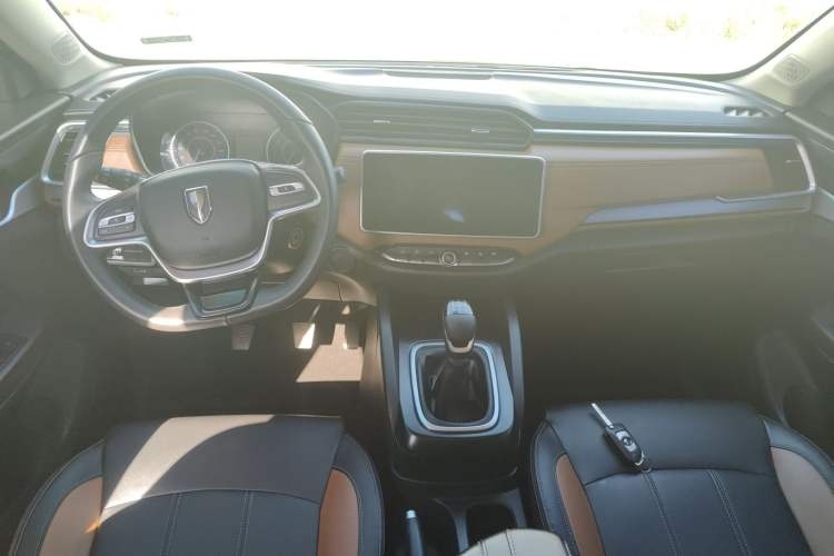 Used Jinbei Viewing 2019 1.6L Manual Leading Model Center Console