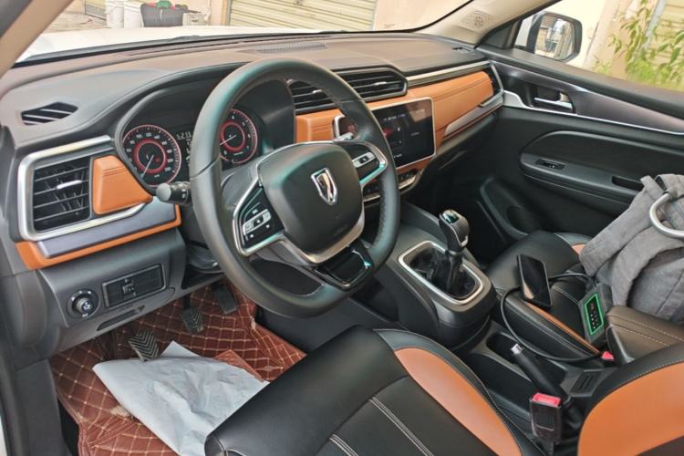 Used Jinbei Viewing 2019 1.6L Manual Leading Model Center Console
