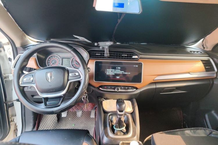 Used Jinbei Viewing 2019 1.6L Manual Leading Model Center Console