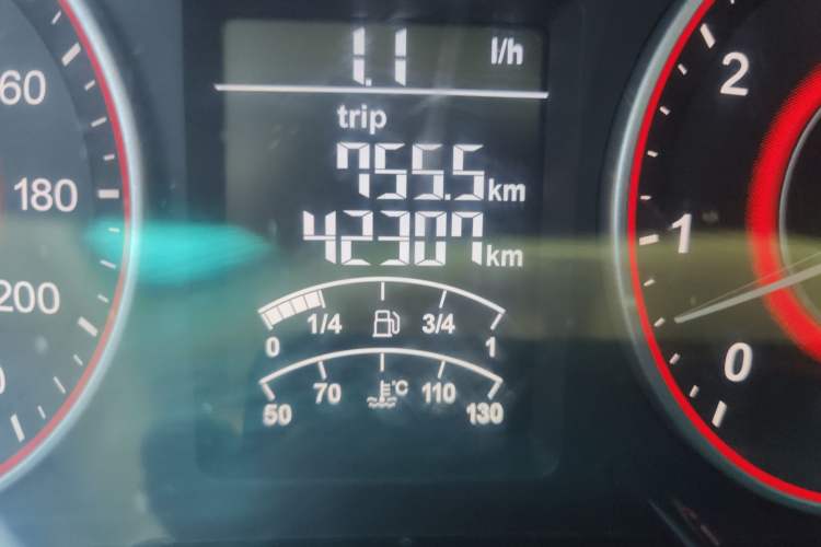Used Jinbei Viewing 2019 1.6L Manual Leading Model Odometer Close Up