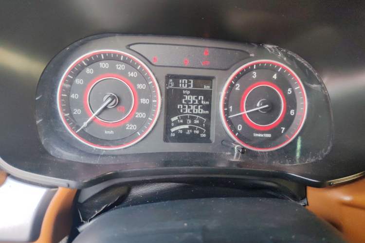 Used Jinbei Viewing 2019 1.6L Manual Leading Model Odometer Close Up