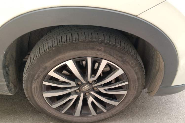 Used Jinbei Viewing 2019 1.5T Manual Smart Connectivity Version Right Front Wheel Hub