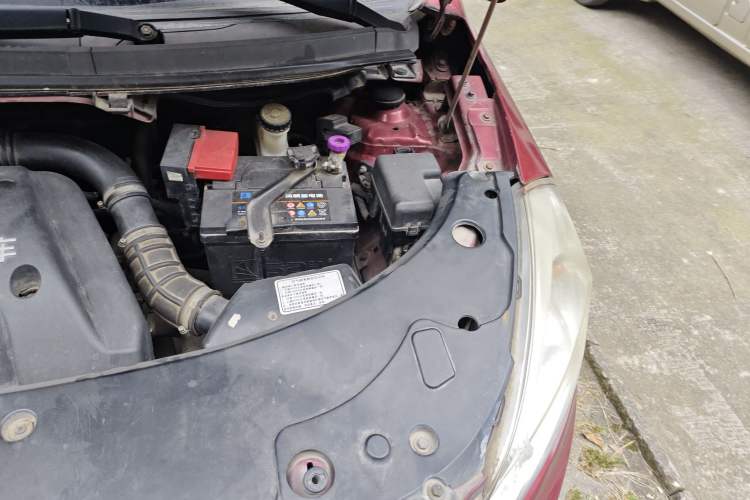 Used Jinbei Zhishang S30 2012 1.5L Elite Version Engine Bay Left