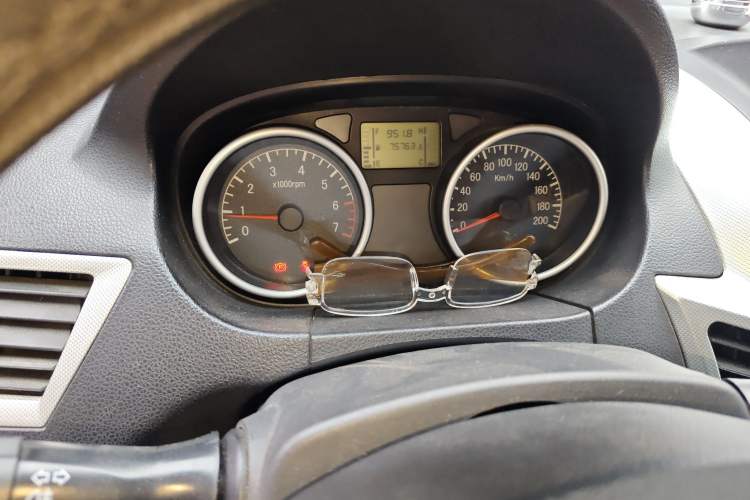 Used Jinbei Zhishang S30 2012 1.5L Elite Version Instrument Cluster