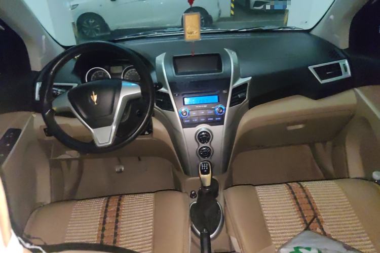 Used Jinbei Zhishang S30 2012 1.5L Fashion Edition Center Console