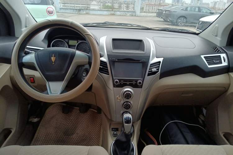 Used Jinbei Zhishang S30 2012 1.5L Comfort Model Center Console