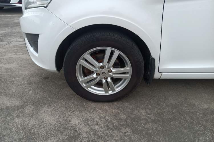 Used Jinbei Zhishang S30 2012 1.5L Comfort Model Left Front Wheel Hub