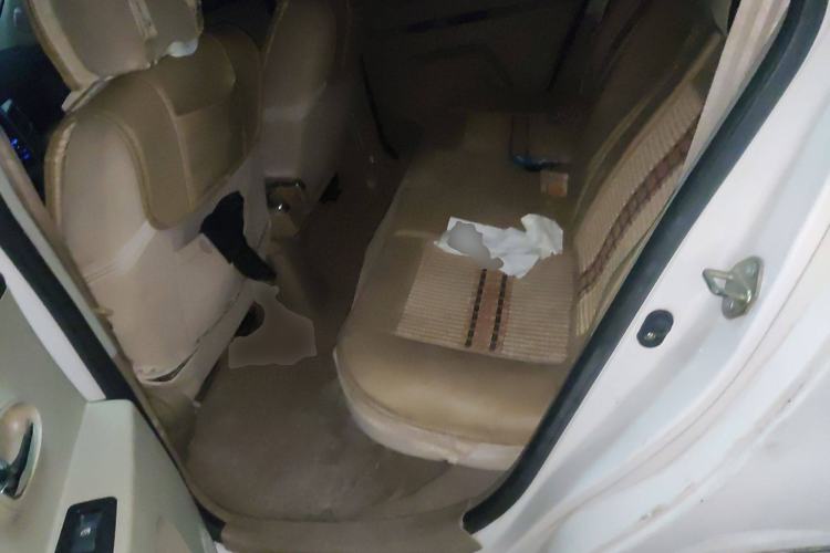 Used Jinbei Zhishang S30 2012 1.5L Fashion Edition Left Rear Seat