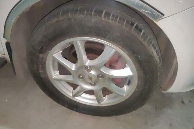Used Jinbei Zhishang S30 2012 1.5L Fashion Edition Right Front Wheel Hub