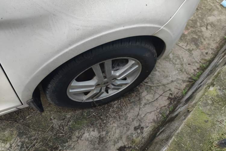 Used Jinbei Zhishang S30 2012 1.5L Elite Version Right Front Wheel Hub