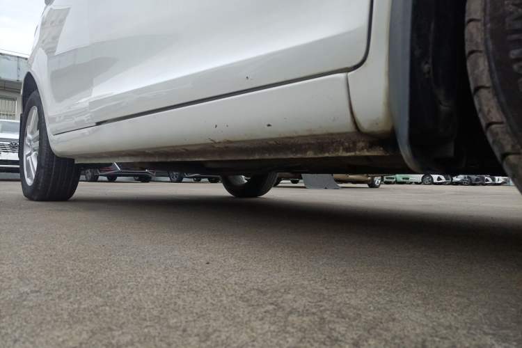 Used Jinbei Zhishang S30 2012 1.5L Comfort Model Right Side Sill