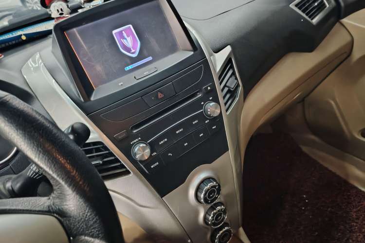 Used Jinbei Zhishang S30 2013 1.5L Manual Luxury Model Audio And AC Panel