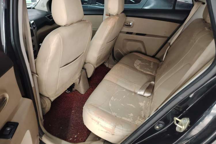 Used Jinbei Zhishang S30 2013 1.5L Manual Luxury Model Interior 4