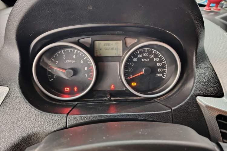 Used Jinbei Zhishang S30 2013 1.5L Manual Luxury Model Odometer Close Up