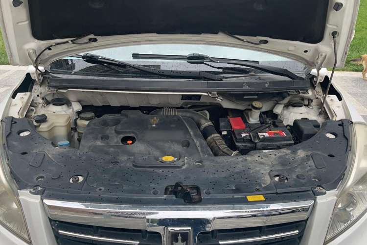 Used Jinbei Zhishang S30 2013 1.5L Manual Elite Edition Engine Bay