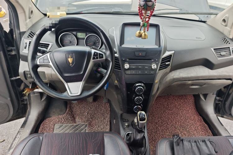 Used Jinbei Zhishang S30 2014 1.5L Manual Elite Model Center Console