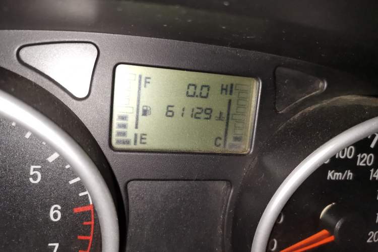 Used Jinbei Zhishang S30 2014 1.5L Manual Elite Model Odometer Close Up