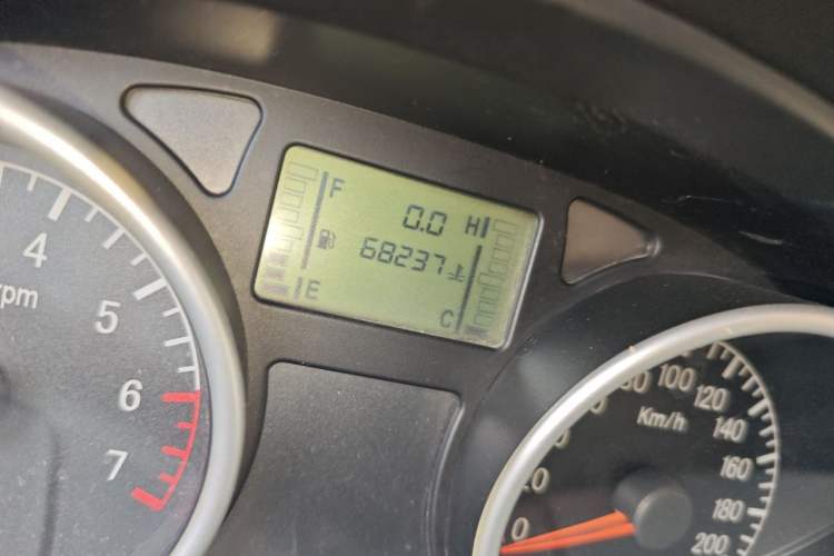 Used Jinbei Zhishang S30 2014 1.5L Manual Elite Model Odometer Close Up