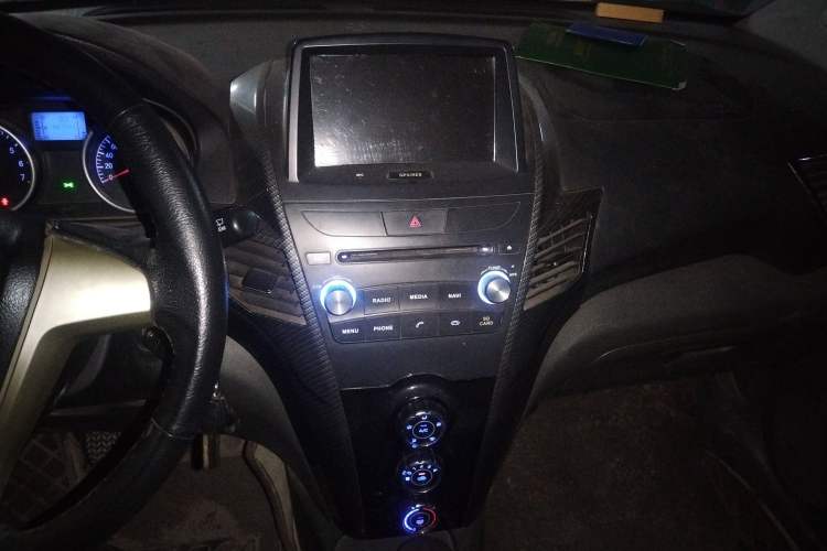 Used Jinbei Zhishang S30 2014 1.5L Manual Luxury Model Audio And AC Panel