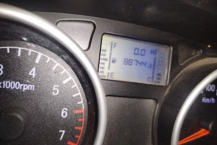 Used Jinbei Zhishang S30 2014 1.5L Manual Luxury Model Odometer Close Up