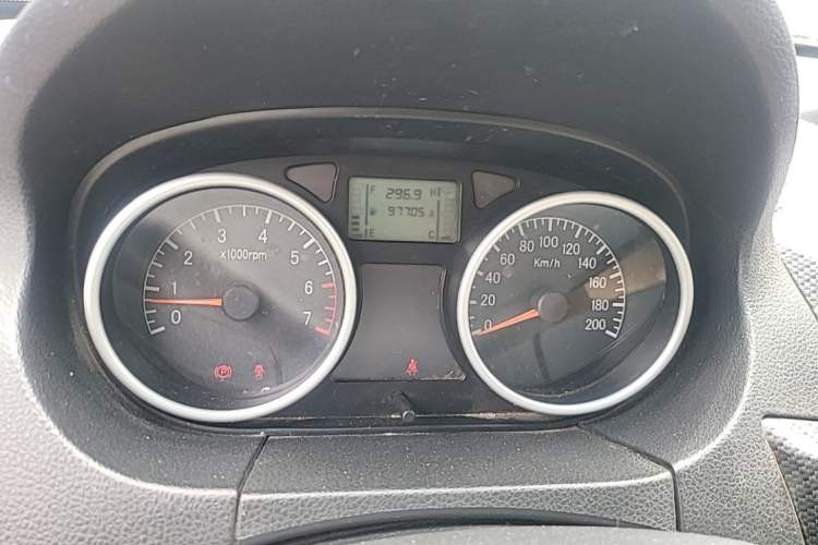 Used Jinbei Zhishang S30 2014 1.5L Manual Luxury Model Odometer Close Up