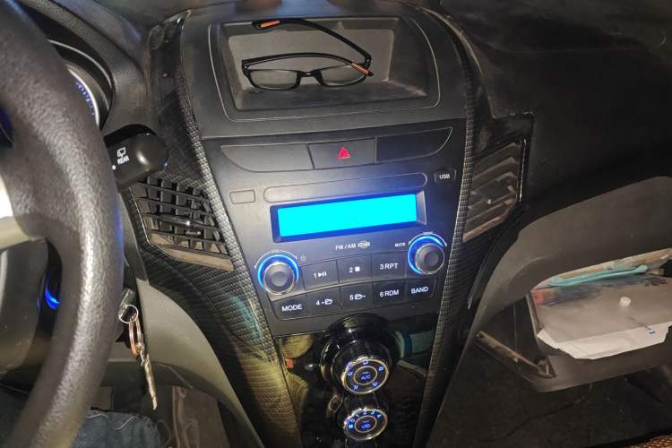 Used Jinbei Zhishang S30 2014 1.5L Manual Luxury Model Audio And AC Panel