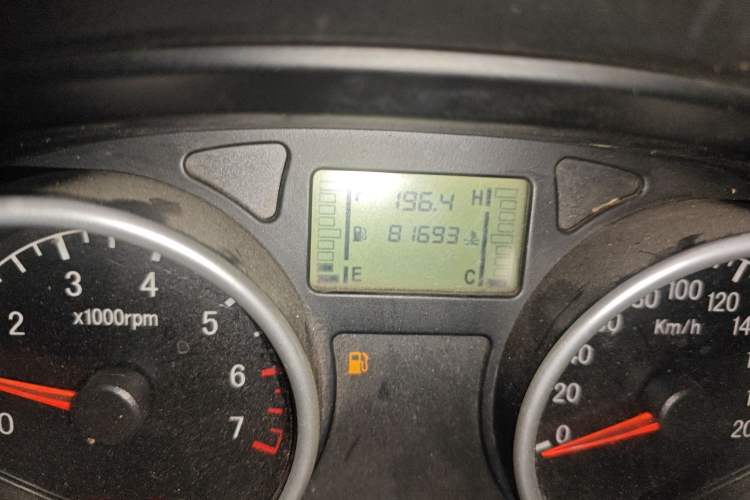 Used Jinbei Zhishang S30 2014 1.5L Manual Luxury Model Odometer Close Up