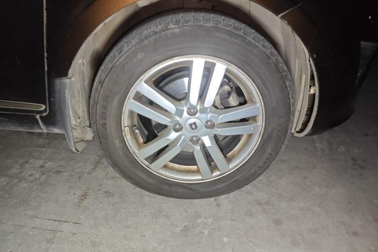 Used Jinbei Zhishang S30 2014 1.5L Manual Luxury Model Right Front Wheel Hub