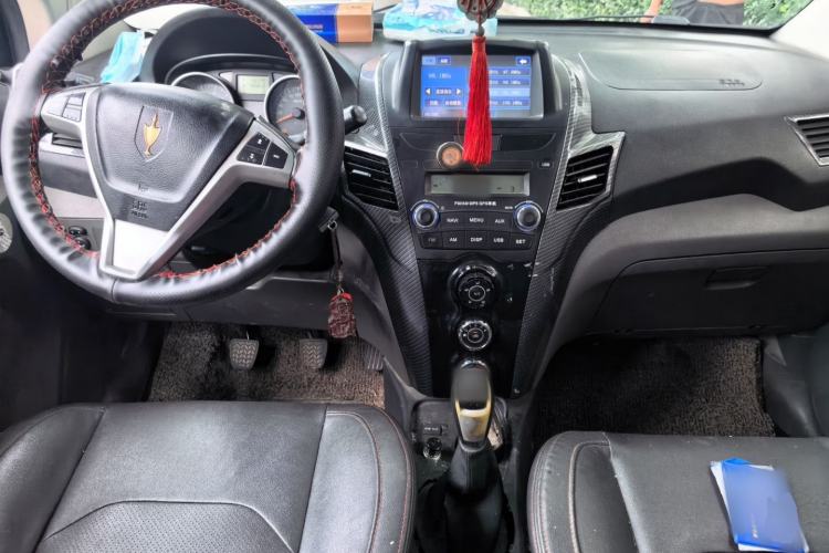 Used Jinbei Zhishang S30 2014 1.5L Manual Elite Model Center Console