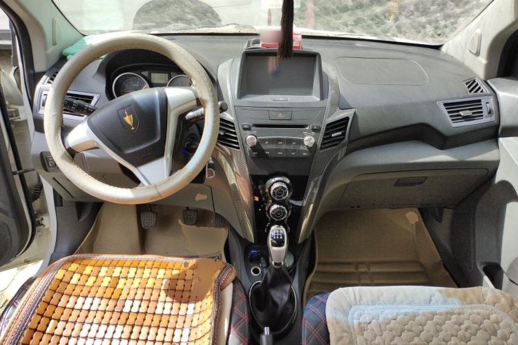Used Jinbei Zhishang S30 2014 1.5L Manual Luxury Model Center Console
