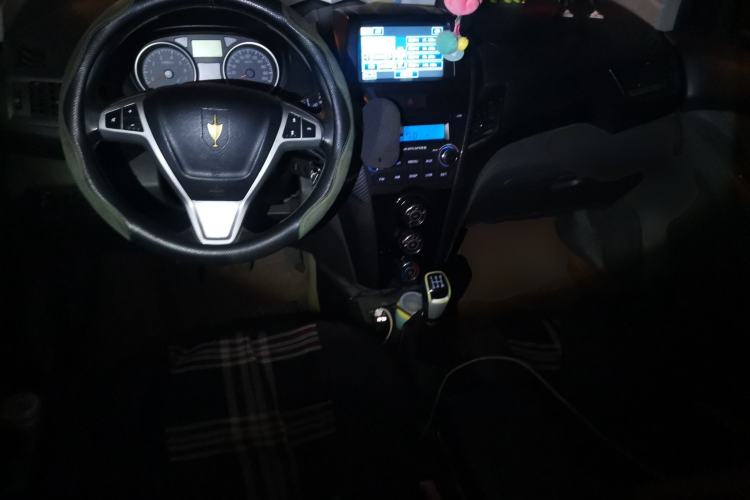 Used Jinbei Zhishang S30 2014 1.5L Manual Comfort Model Center Console