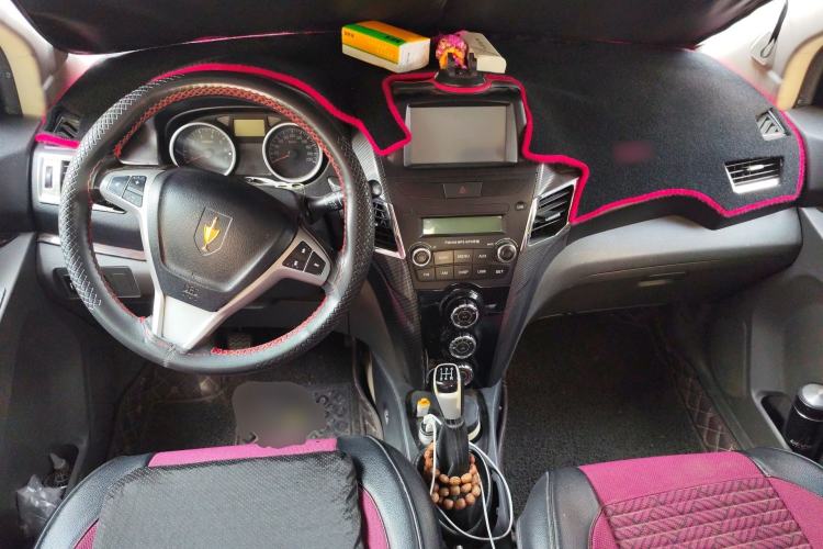 Used Jinbei Zhishang S30 2014 1.5L Manual Elite Model Center Console