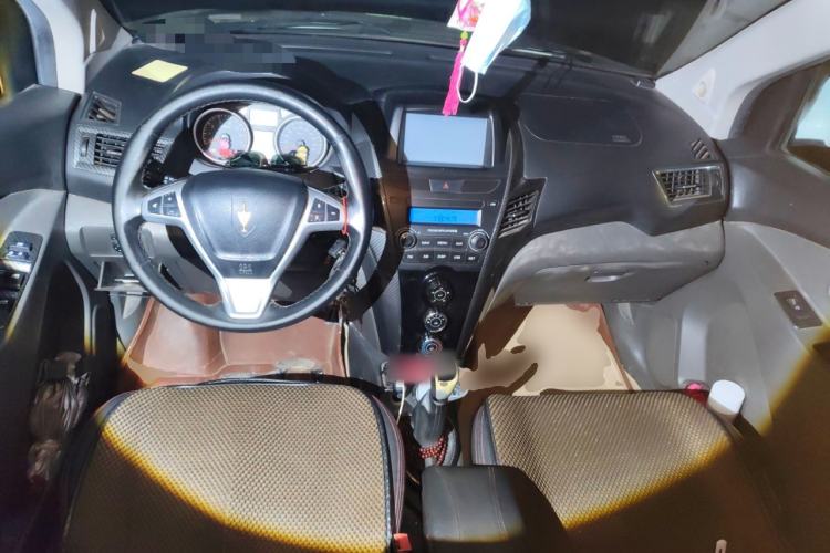 Used Jinbei Zhishang S30 2014 1.5L Manual Elite Model Center Console