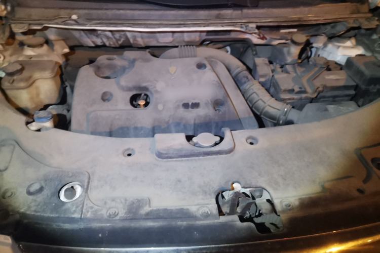 Used Jinbei Zhishang S30 2014 1.5L Manual Comfort Model Engine Bay