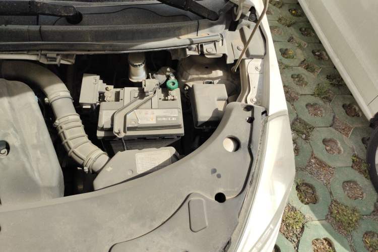 Used Jinbei Zhishang S30 2014 1.5L Manual Luxury Model Engine Bay Left