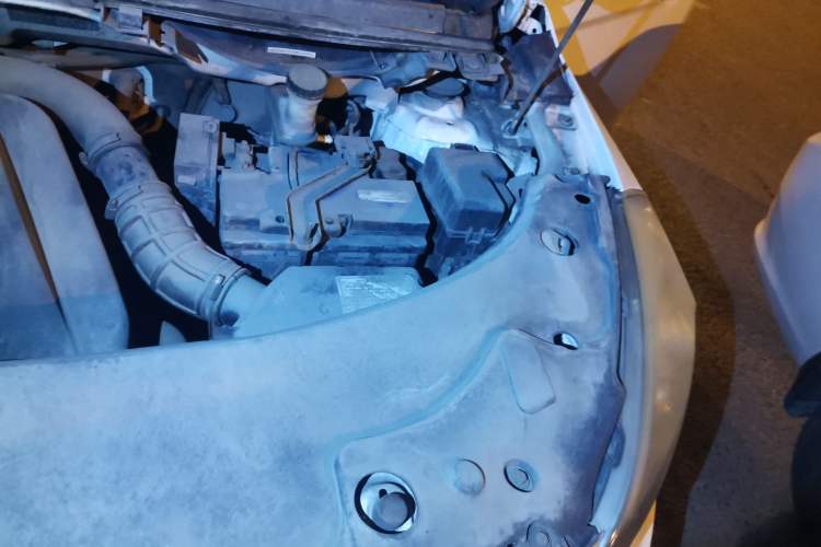 Used Jinbei Zhishang S30 2014 1.5L Manual Comfort Model Engine Bay Left