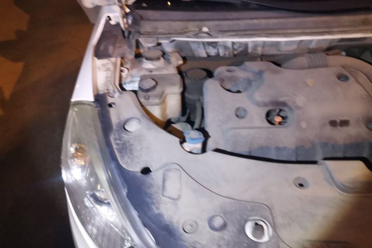 Used Jinbei Zhishang S30 2014 1.5L Manual Comfort Model Engine Bay Right