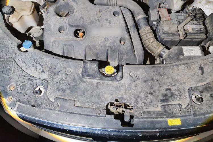 Used Jinbei Zhishang S30 2014 1.5L Manual Elite Model Engine Bay