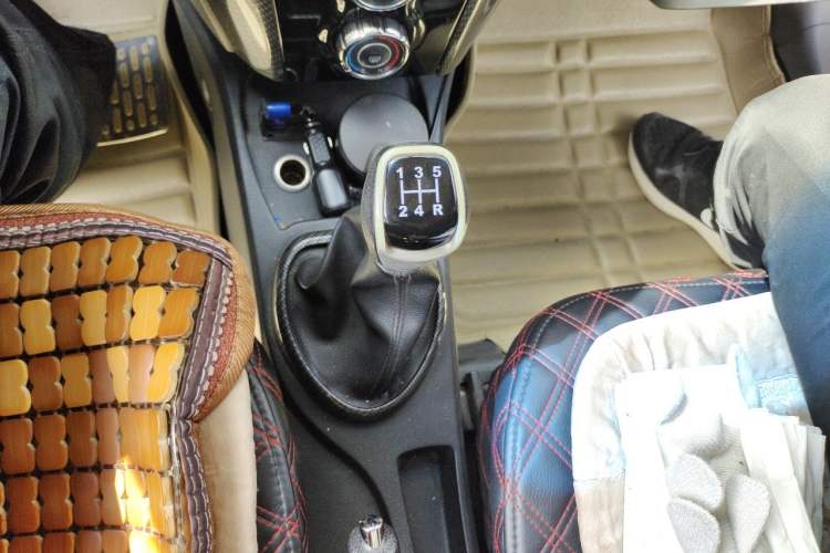 Used Jinbei Zhishang S30 2014 1.5L Manual Luxury Model Gear Lever
