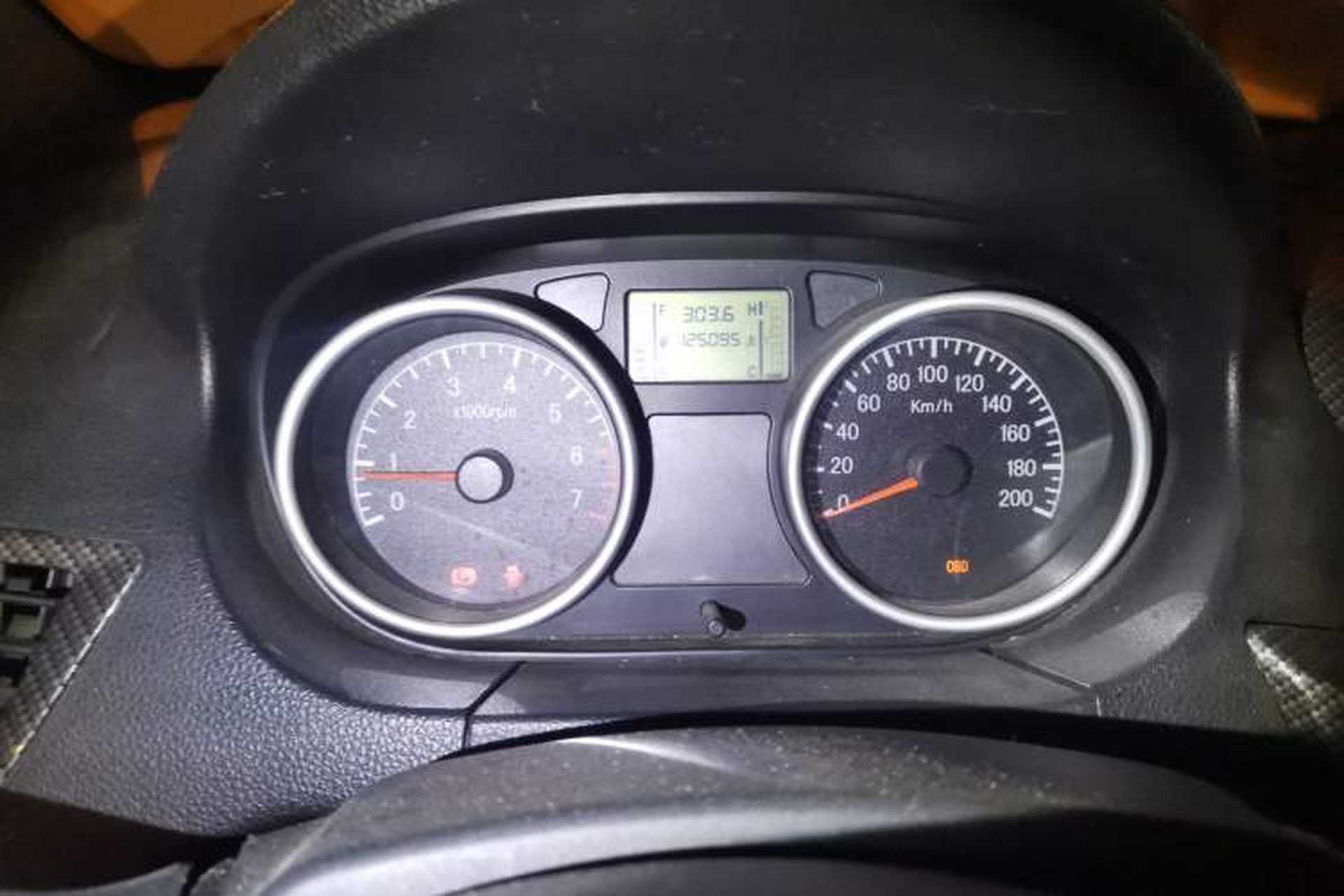 Used Jinbei Zhishang S30 2014 1.5L Manual Comfort Model Odometer Close Up