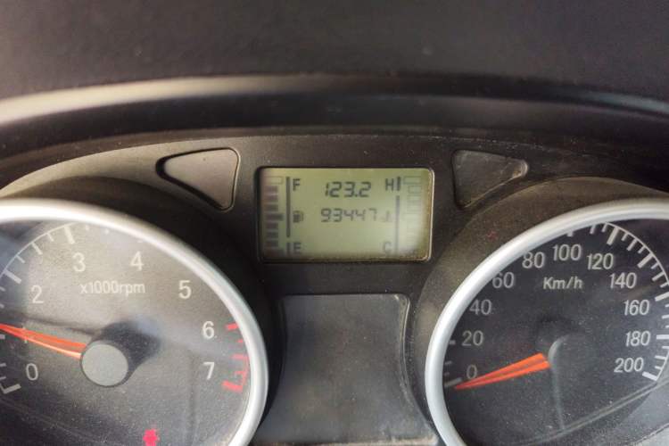 Used Jinbei Zhishang S30 2014 1.5L Manual Elite Model Odometer Close Up
