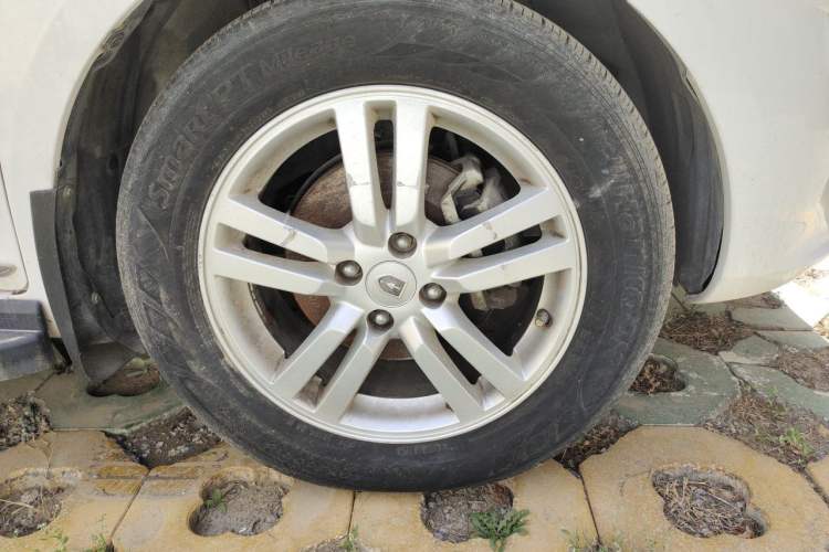 Used Jinbei Zhishang S30 2014 1.5L Manual Luxury Model Right Front Wheel Hub