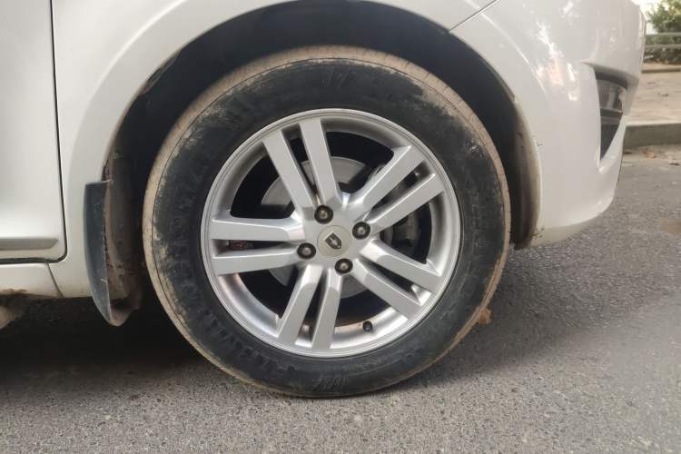 Used Jinbei Zhishang S30 2014 1.5L Manual Luxury Model Right Front Wheel Hub