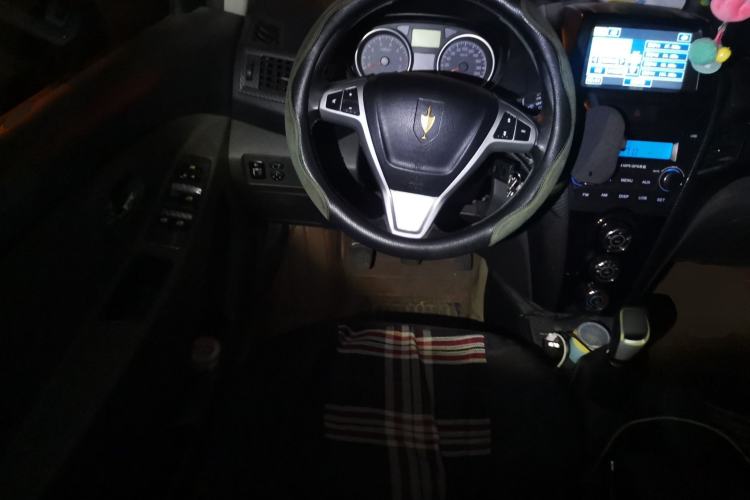 Used Jinbei Zhishang S30 2014 1.5L Manual Comfort Model Steering Wheel