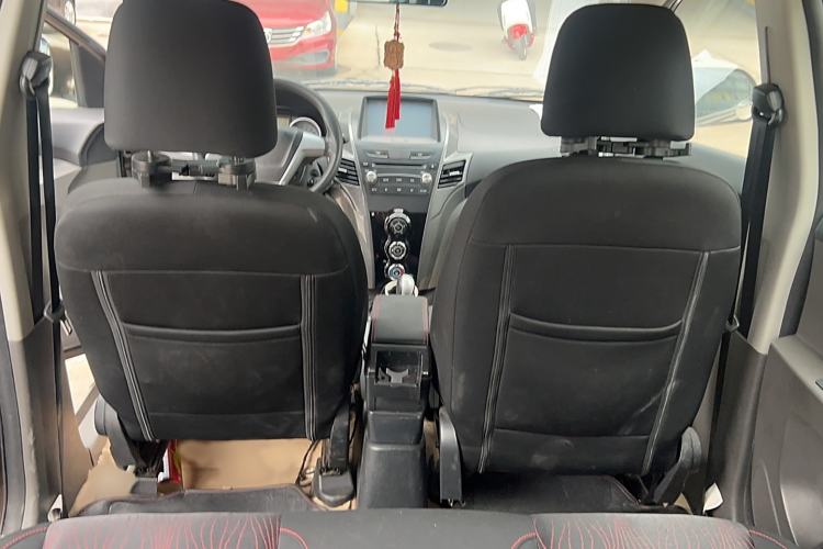Used Jinbei Zhishang S30 2015 1.5L AMT Comfort Model Interior 12