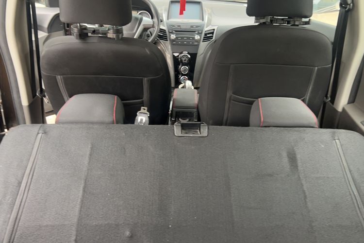 Used Jinbei Zhishang S30 2015 1.5L AMT Comfort Model Interior 13