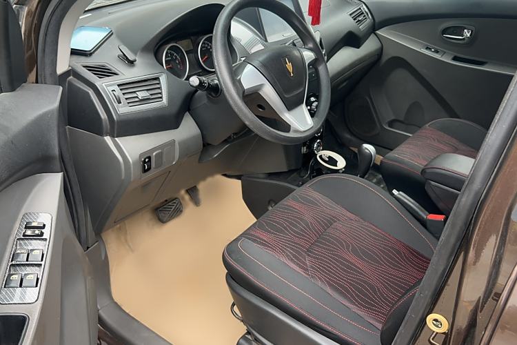 Used Jinbei Zhishang S30 2015 1.5L AMT Comfort Model Interior 2