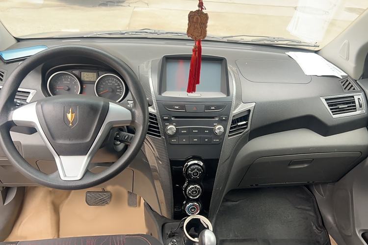 Used Jinbei Zhishang S30 2015 1.5L AMT Comfort Model Interior 4